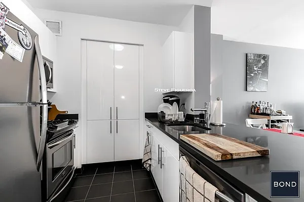 Rented by Bond New York | media 4