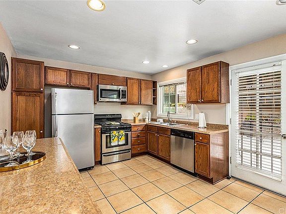 5th image of 16179 Appleblossom St