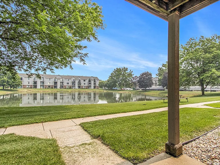 Indian Lakes Apartments — Photo 22
