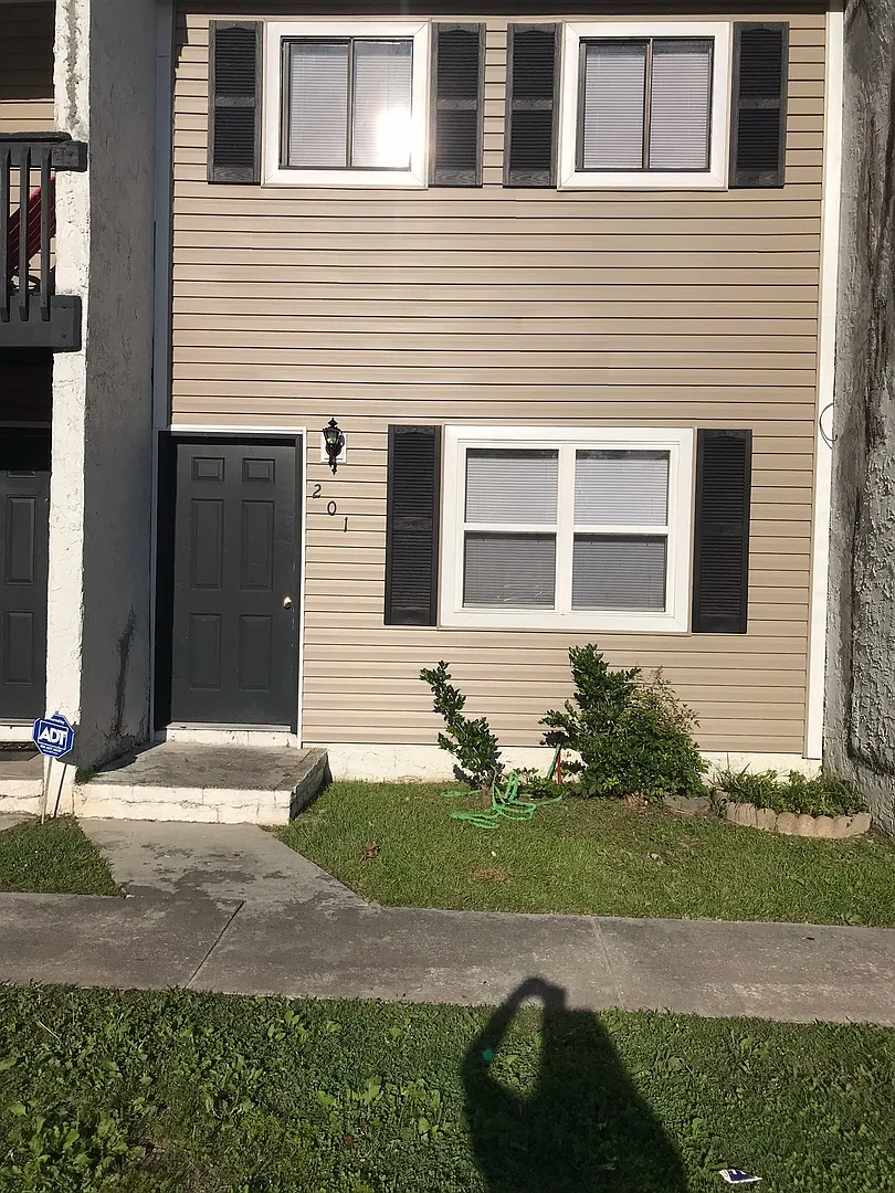 Great 2 bedroom 1.5 bath Town Home — Photo 3