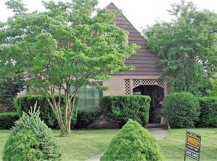 500 Crestline Dr, Pittsburgh, PA 15234