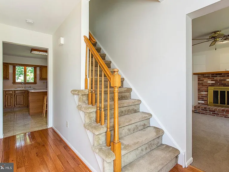 1112 Evergreen Ave — Photo 2