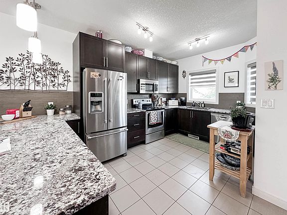 5th image of 150 Everitt Dr N #11