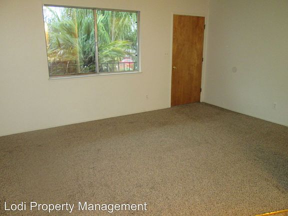 3rd image of 312 E Oak St APT E