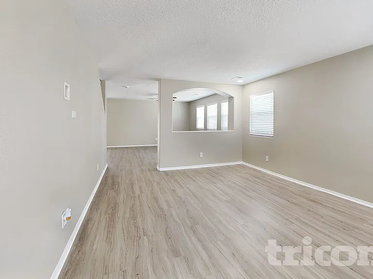 6407 Black Hawk Dr NE — Photo 4