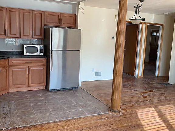 3rd image of 833 Hylan Blvd #1F
