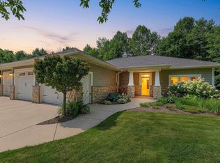 3940 Sunnyview Rd, De Pere, WI 54115