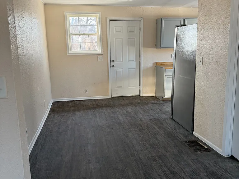 458 S Float Ave — Photo 18