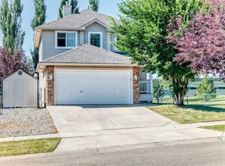 124 NE West Lakeview Dr, Chestermere, AB T1X1J1