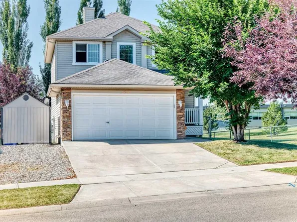 124 NE West Lakeview Dr, Chestermere, AB T1X 1J1