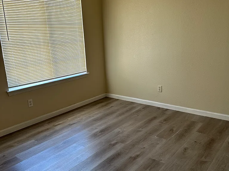 5085 W Kadota Ave — Photo 8