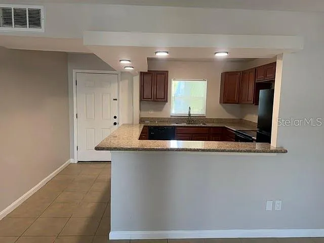 2 bed, 1.0 bath, 902 sqft, $1,439 — Photo 4