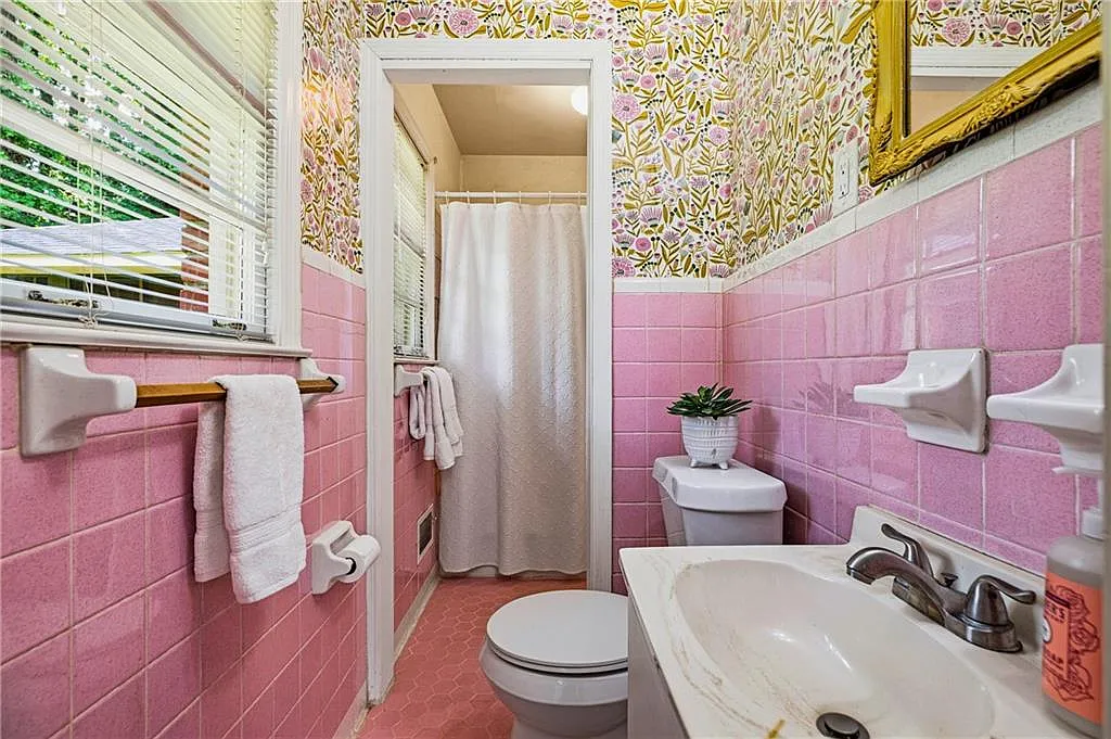 3 bed, 1.5 bath, 1424 sqft, $2,000 — Photo 2