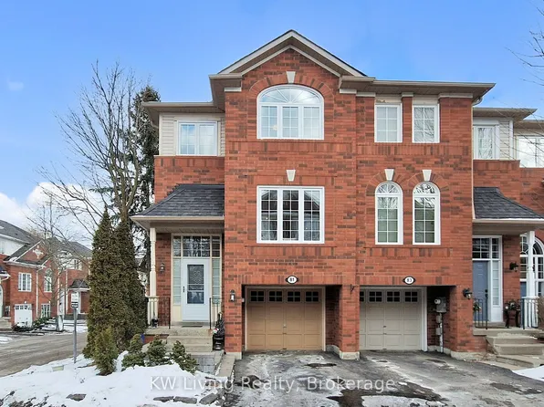 81 Mosaics Ave #62, Aurora, ON L4G 7L5