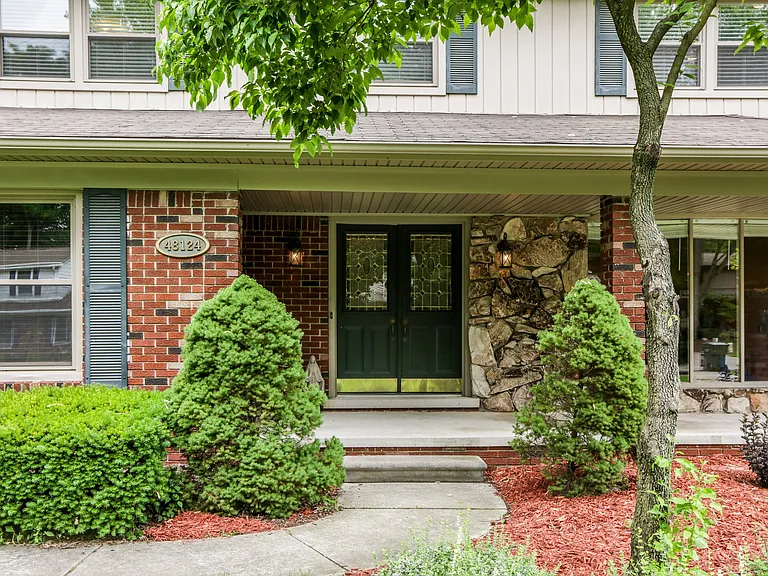 48124 Liberty Dr — Photo 3