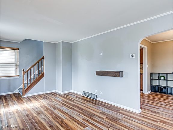 4th image of 113 Pierce Ave