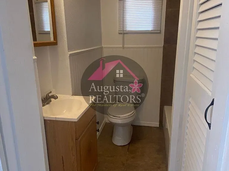 726 Ross Ave — Photo 7