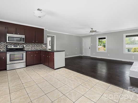 5th image of 112 Robinette Ln