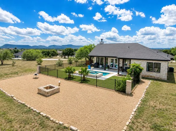 102 Pryor Place Court, Kingsland, TX 78639