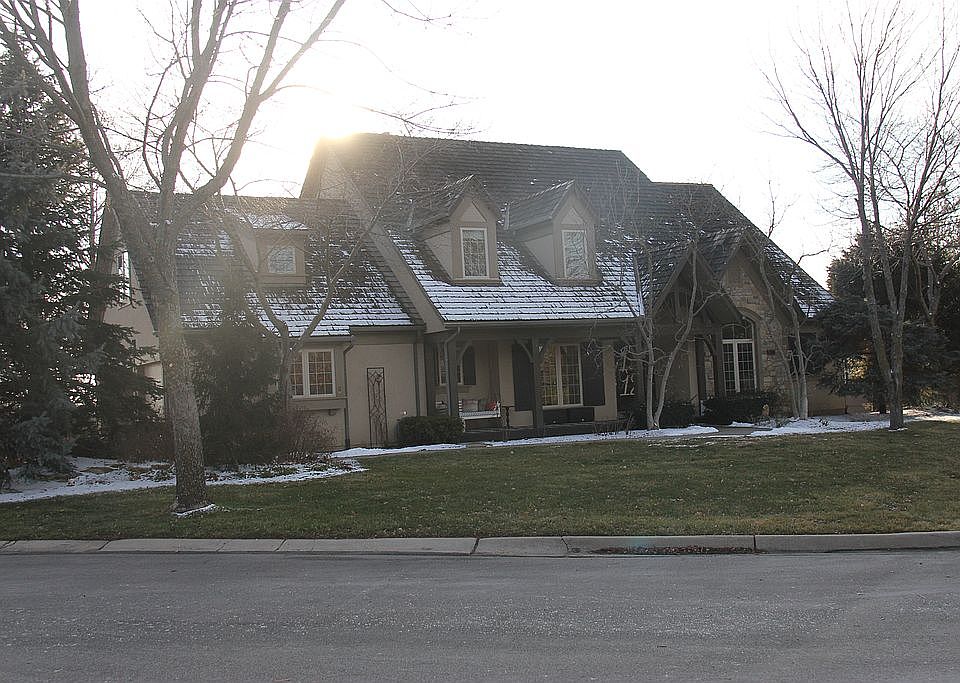 1512 NE Woodland Shores Pl