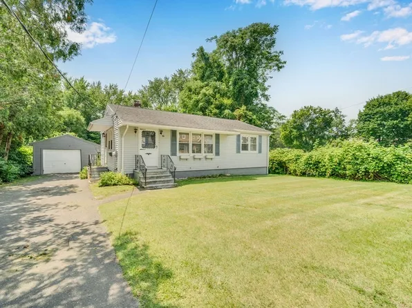 39 School St, South Hadley, MA 01075