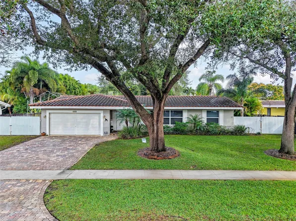 7451 NW 7th Court, Plantation, FL 33317