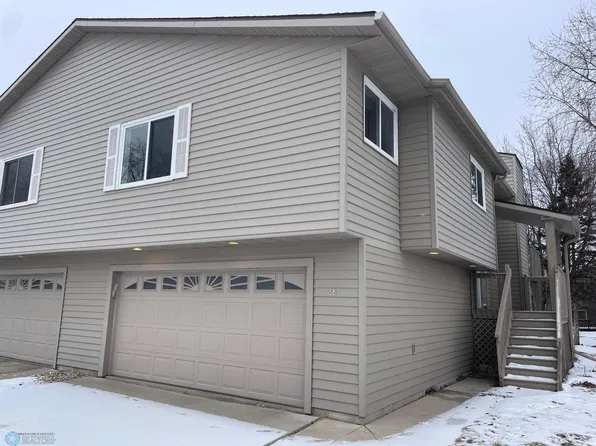 28 Fremont Dr S, Fargo, ND 58103