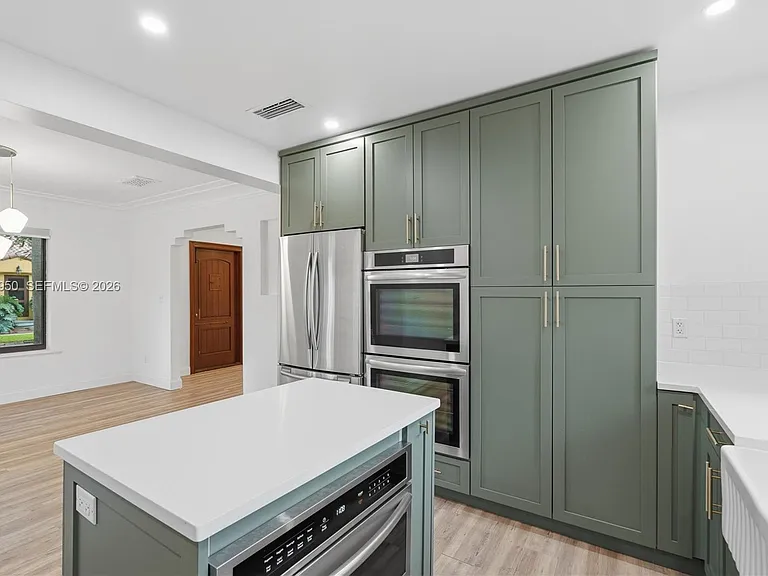 110 N 16th Ave — Photo 5
