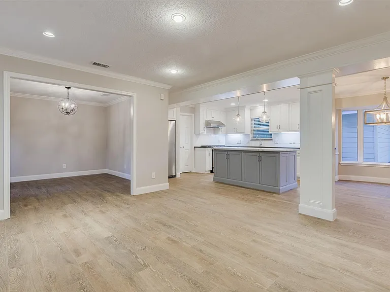 15203 Camelback Ct — Photo 9