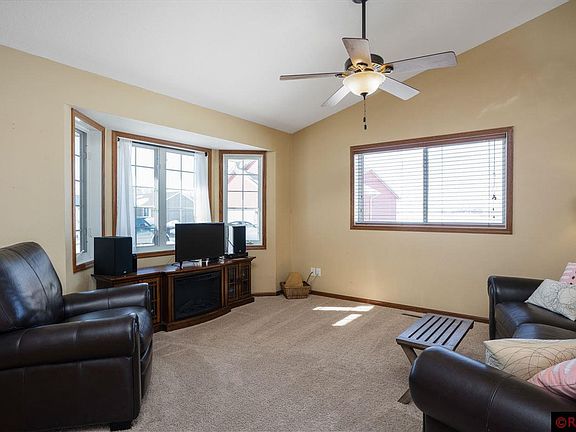 4th image of 228 Oak Dr