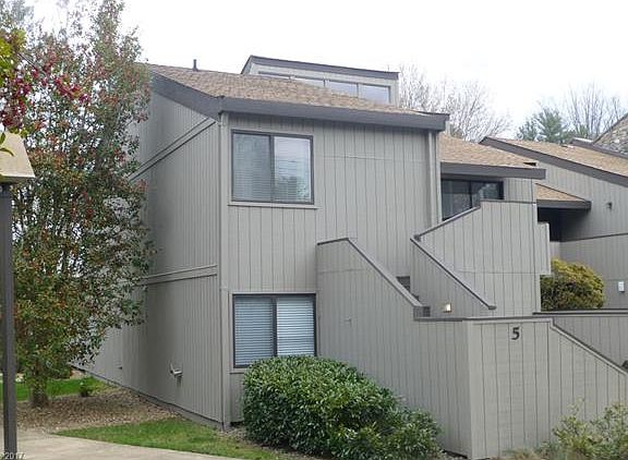 2nd image of 5 Lakemoor Ln #0