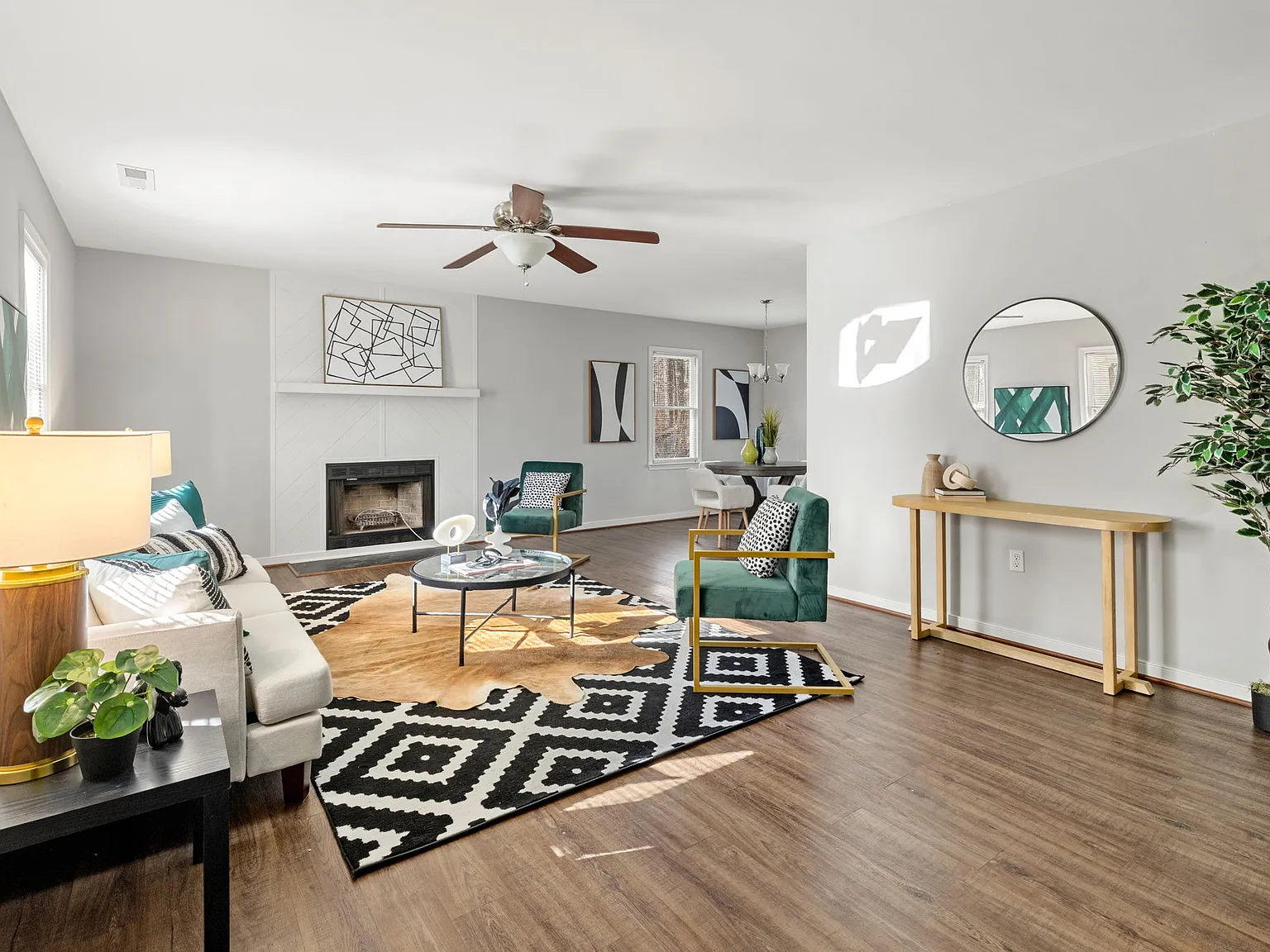 3 bed, 1296 sqft, $2,300 — Photo 3