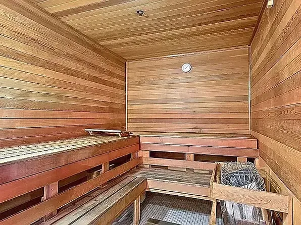 27-28 Thompson Avenue image 13 of 17