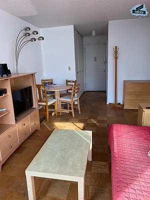 Rented by Fifth & Forever LLC | media 19
