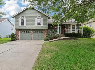 315 NE Bristol Dr, Lees Summit, MO 64086