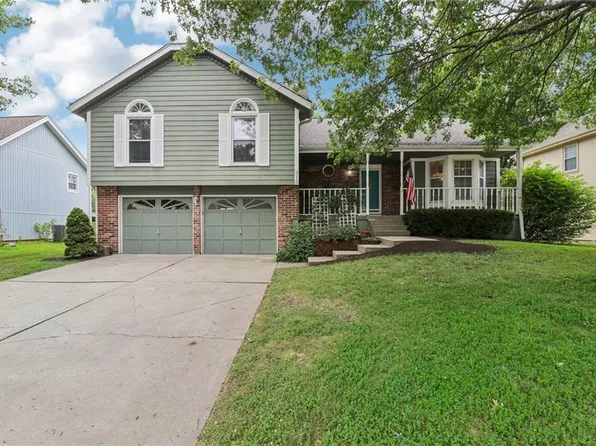 315 NE Bristol Dr, Lees Summit, MO 64086