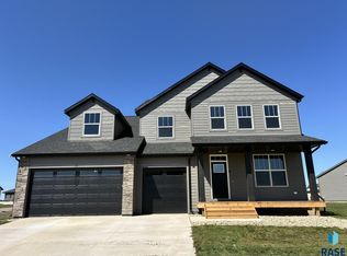 917 S Country Club Ave, Brandon, SD 57005