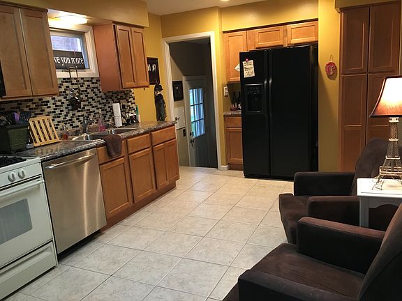 3rd image of 1743 Temple Ave