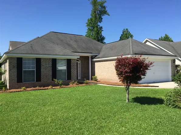 381 Laurel Hill Cir, Richmond Hill, GA 31324