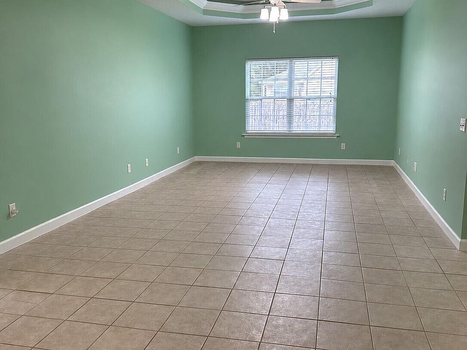 1st image of 120 Drew Cir