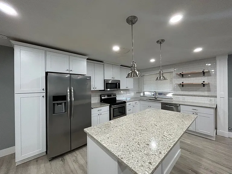 221 N 780 E — Photo 4