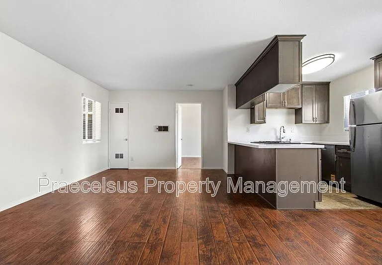1070 Georgia St #M — Photo 5