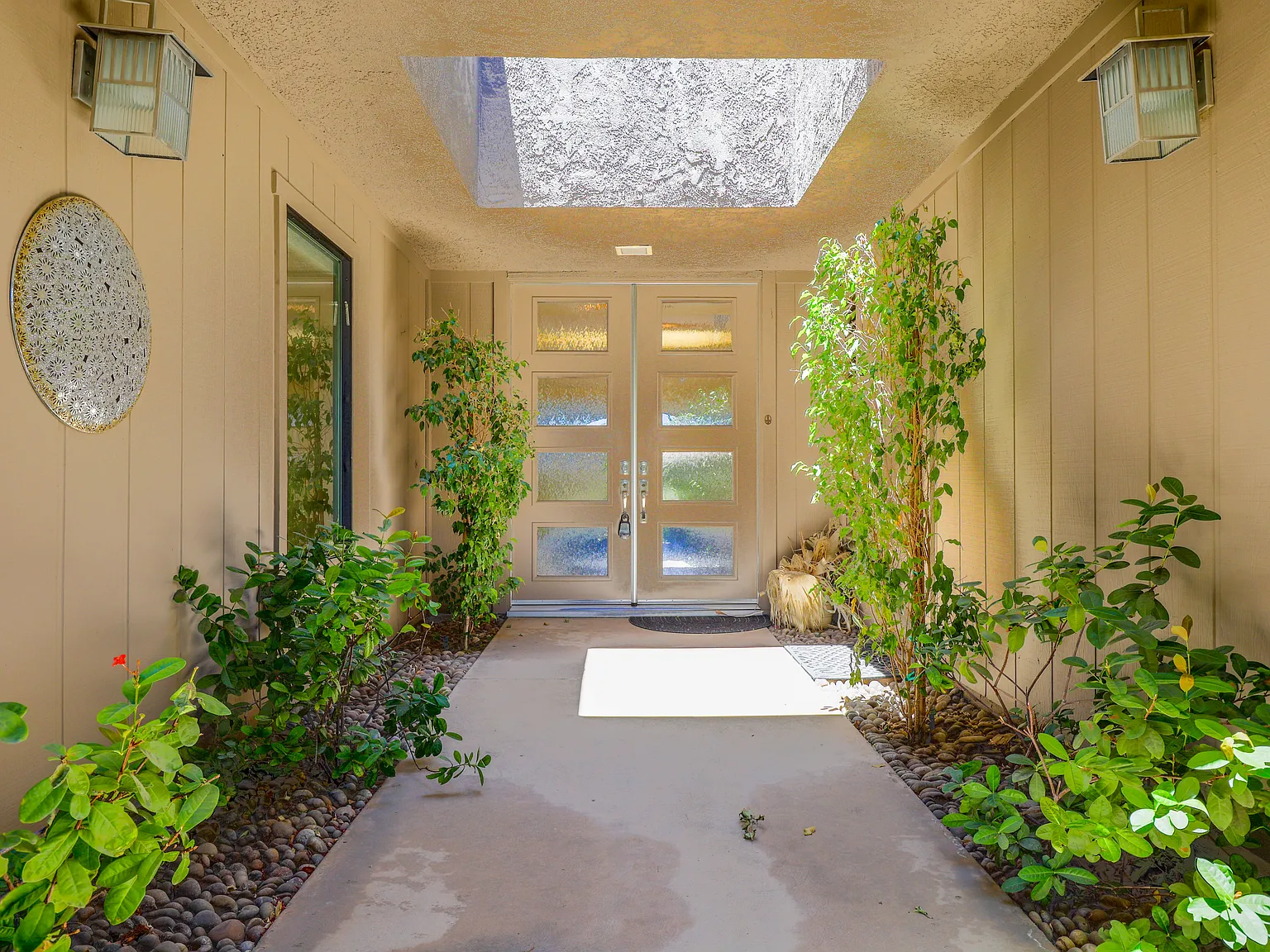 2 bed, 2535 sqft, $5,850 — Photo 2