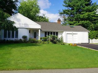 11 Midland Rd, Roslyn Heights, NY 11577