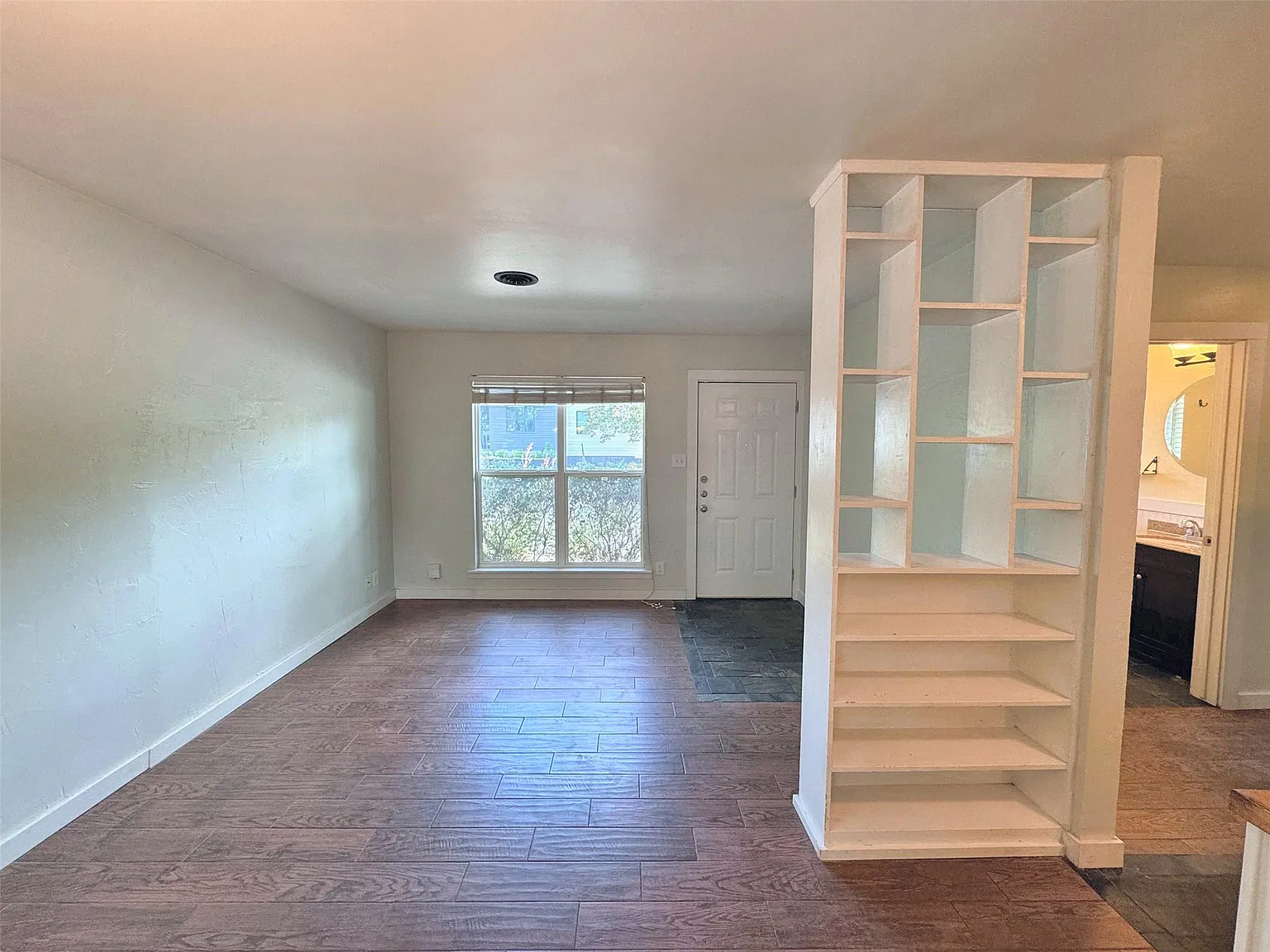 2 bed, 1.0 bath, 707 sqft, $1,750 — Photo 4