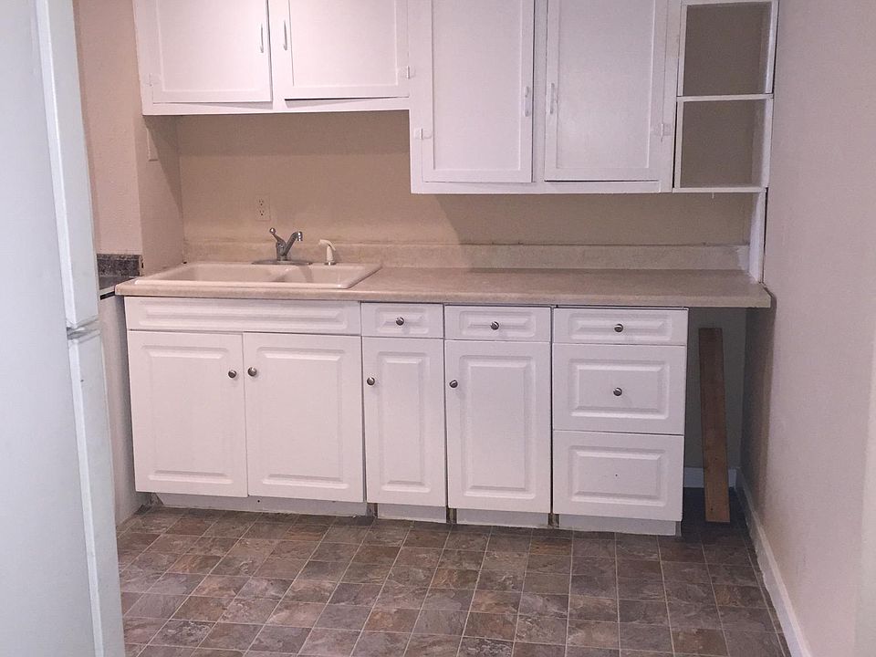 2nd image of 2416 Duncan St