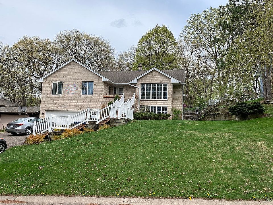 121 20Th AVE SW (Front View)