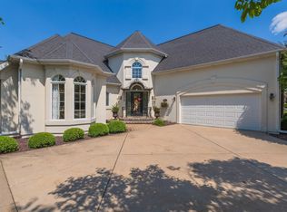 2004 Longwood Ln, Bloomington, IL