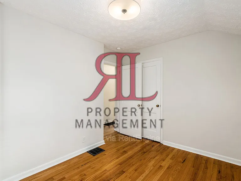 317 E Royal Forest Blvd — Photo 6
