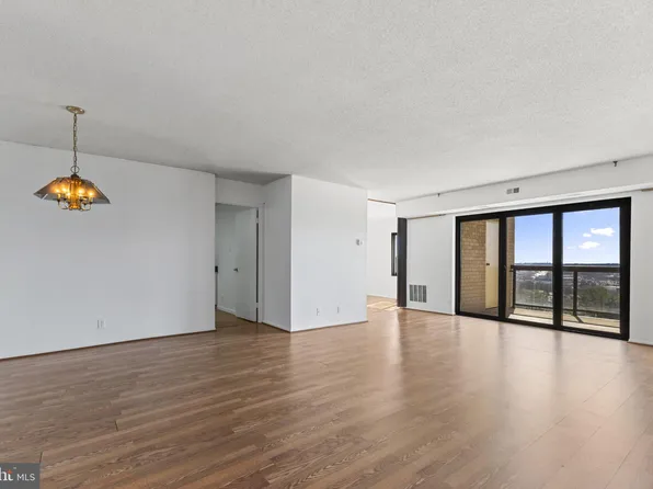 205 Yoakum Pkwy Unit 1017, Alexandria, VA 22304